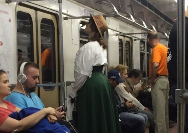 Модники из метро (16 фото)