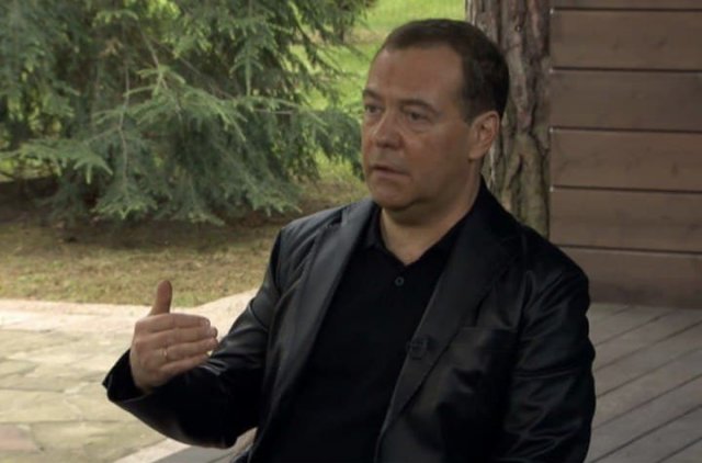 Шутки и мемы про Дмитрия Медведева (18 фото)