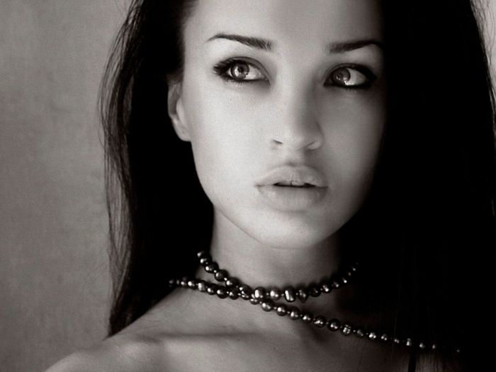 Портреты очаровательных девушек