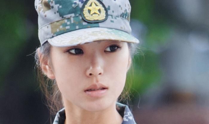 Китайским школьничкам повезло с военруком