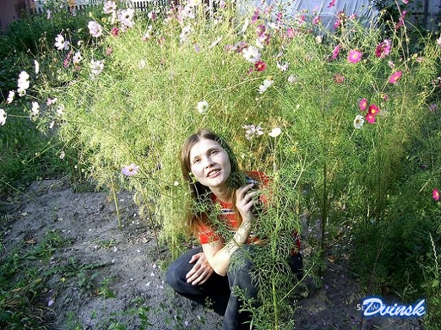 Развратная вставляет большой черный хуй (10 фото)